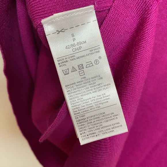 Banana Republic Extra-Fine Merino Swearer. Size Small in Purple. - Picture 6 of 9